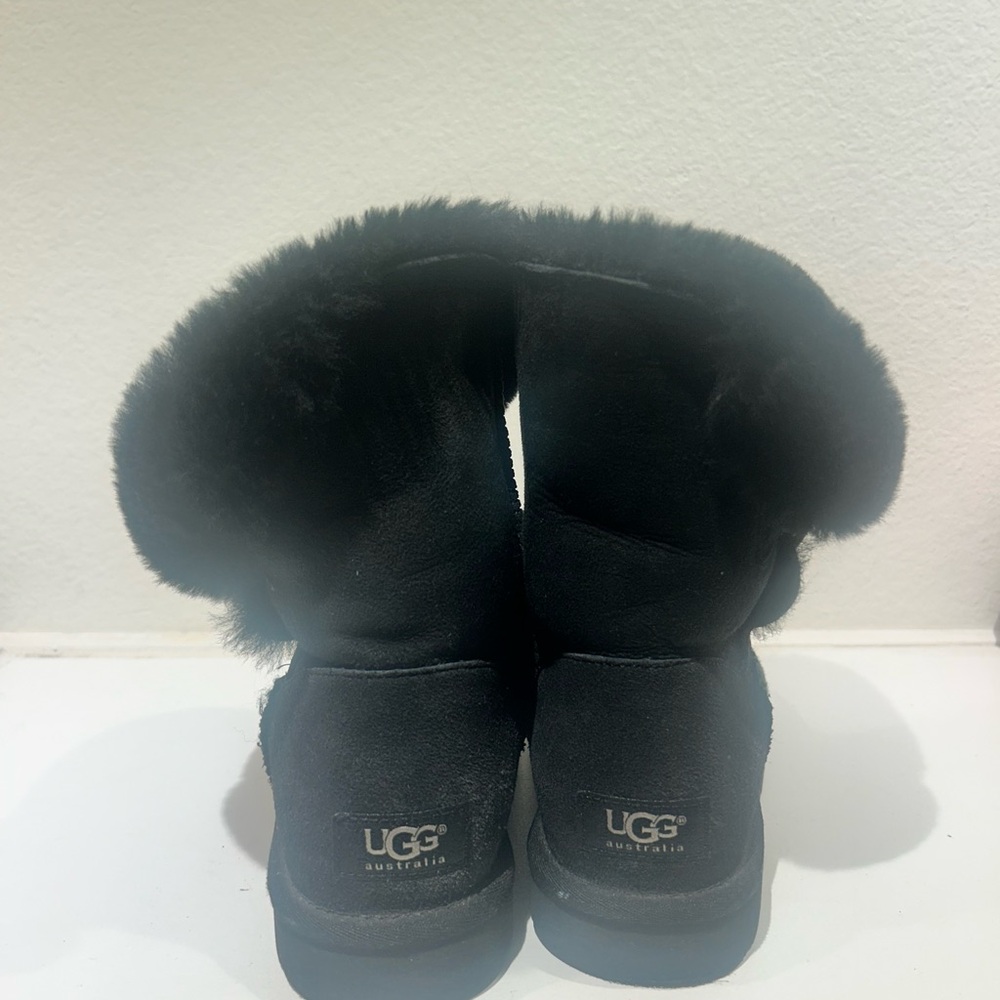 Worn once, black ugg boots, size 7 women